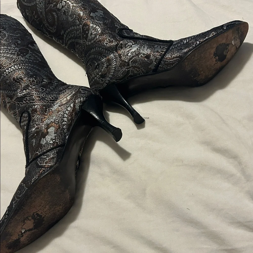 Stuart Weitzman - Picture 7 of 13